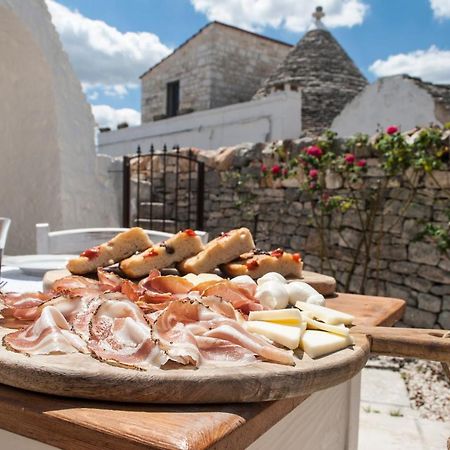 Trulli Holiday Deluxe & Wellness อัลเบโรเบลโล ภายนอก รูปภาพ