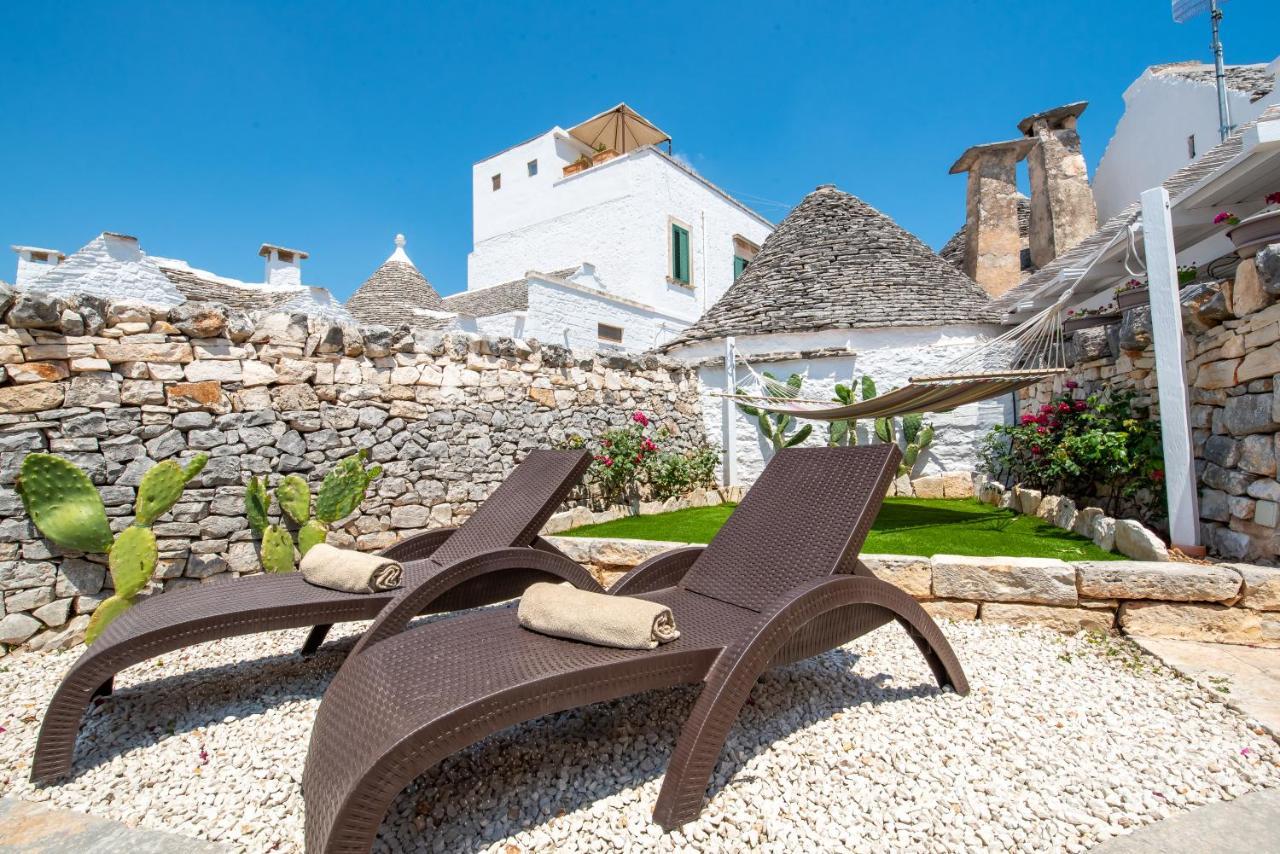 Trulli Holiday Deluxe & Wellness อัลเบโรเบลโล ภายนอก รูปภาพ