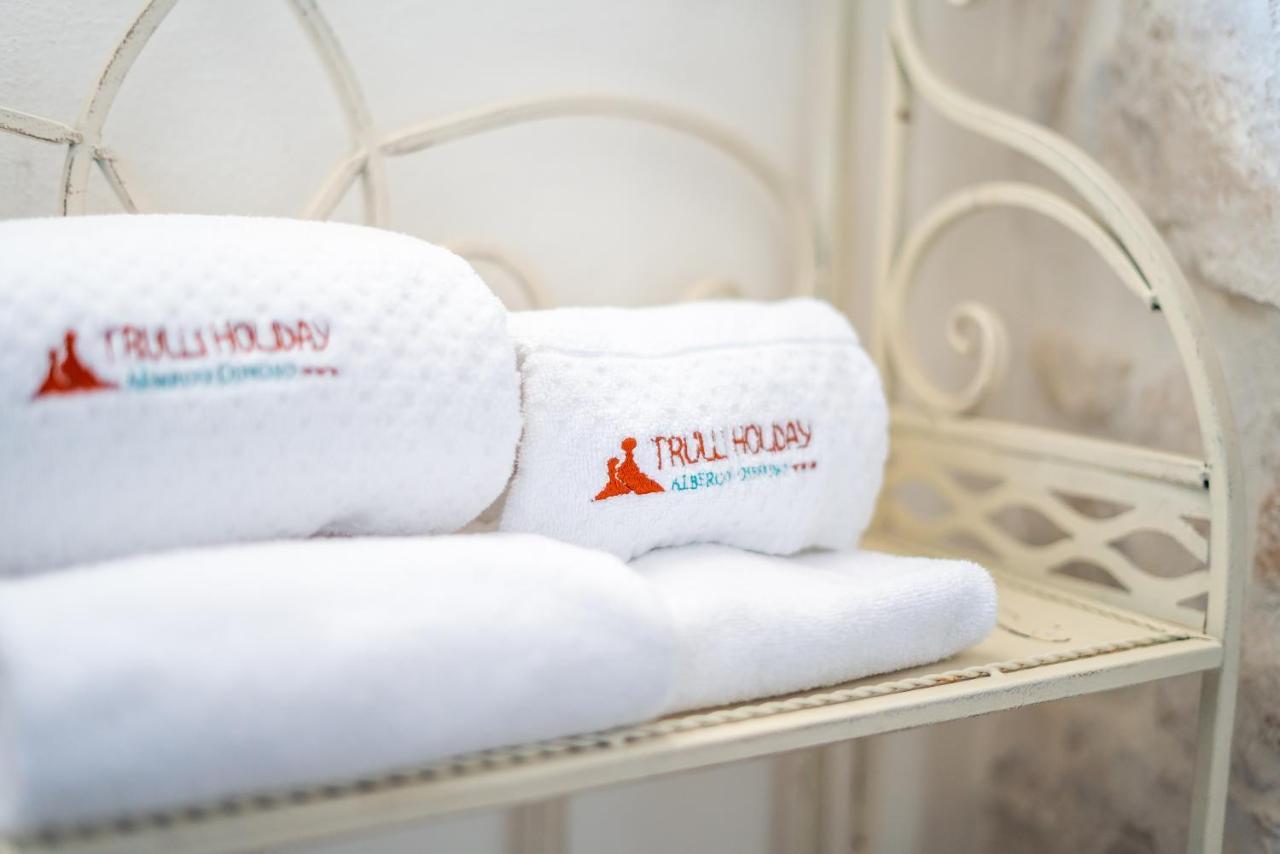 Trulli Holiday Deluxe & Wellness อัลเบโรเบลโล ภายนอก รูปภาพ