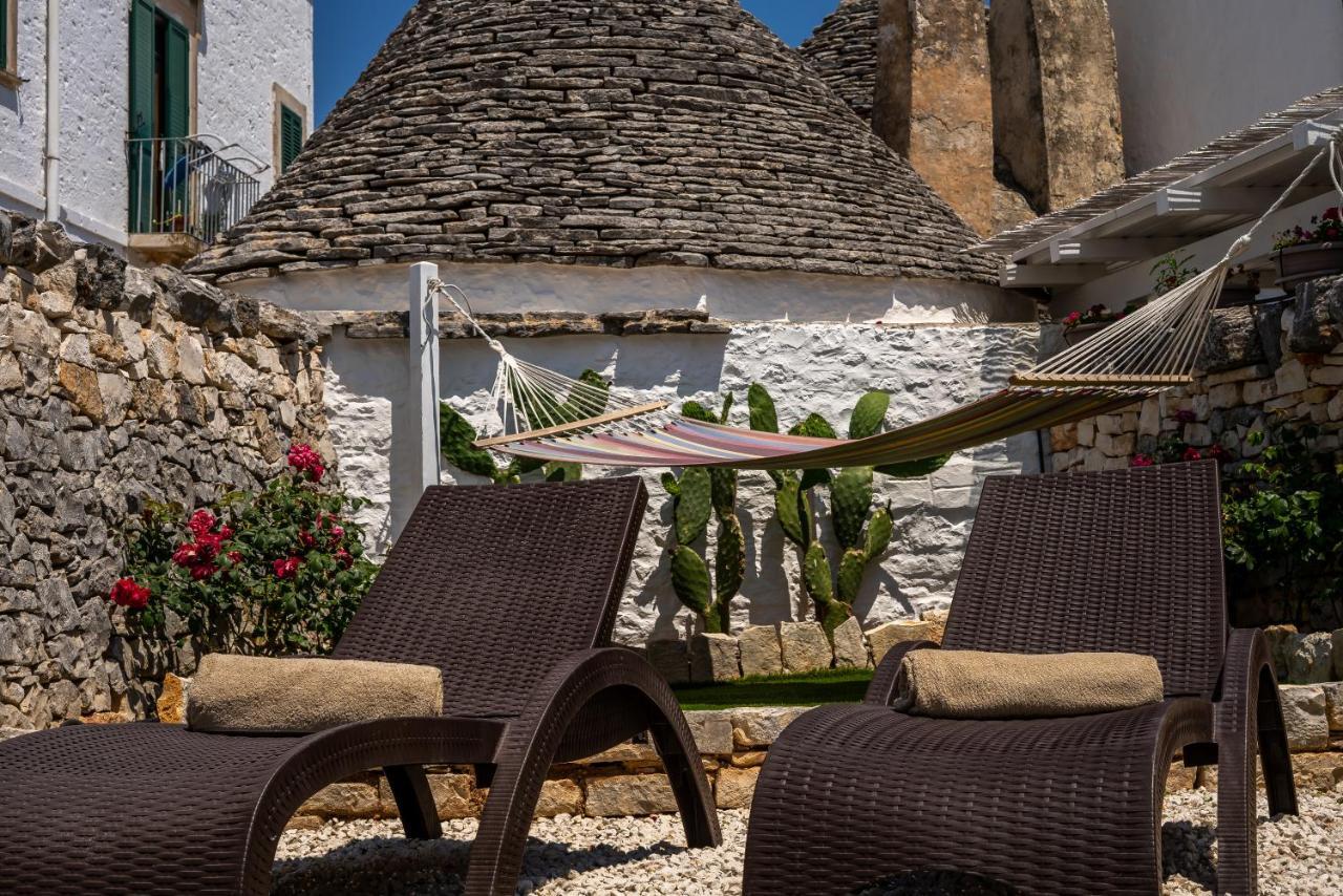 Trulli Holiday Deluxe & Wellness อัลเบโรเบลโล ภายนอก รูปภาพ