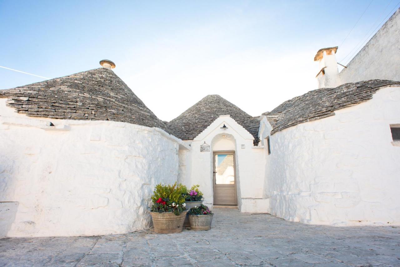 Trulli Holiday Deluxe & Wellness อัลเบโรเบลโล ภายนอก รูปภาพ