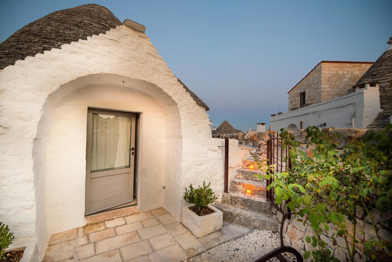 Trulli Holiday Deluxe & Wellness อัลเบโรเบลโล ภายนอก รูปภาพ