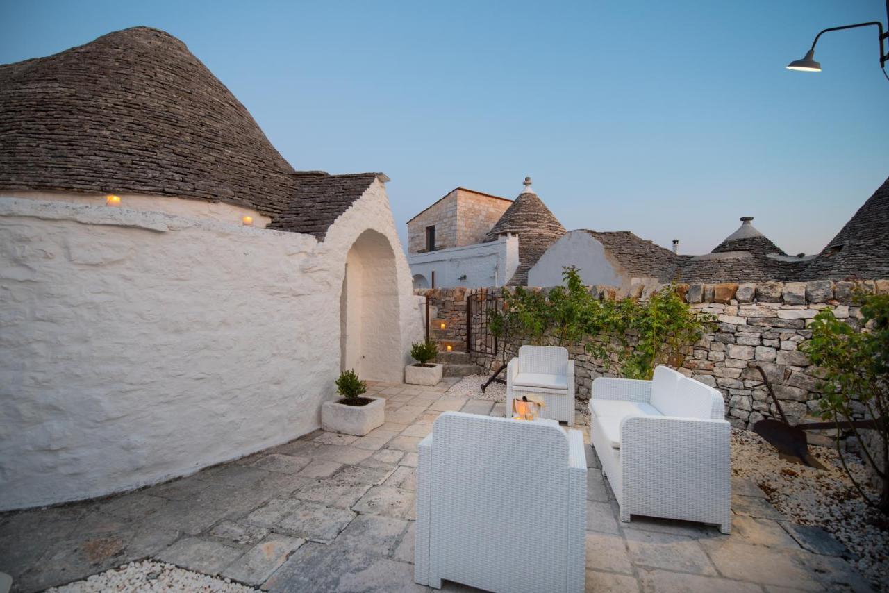 Trulli Holiday Deluxe & Wellness อัลเบโรเบลโล ภายนอก รูปภาพ