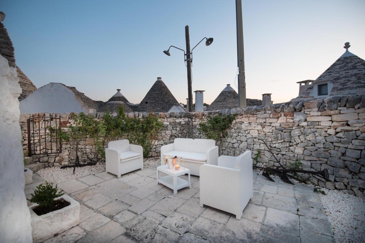 Trulli Holiday Deluxe & Wellness อัลเบโรเบลโล ภายนอก รูปภาพ