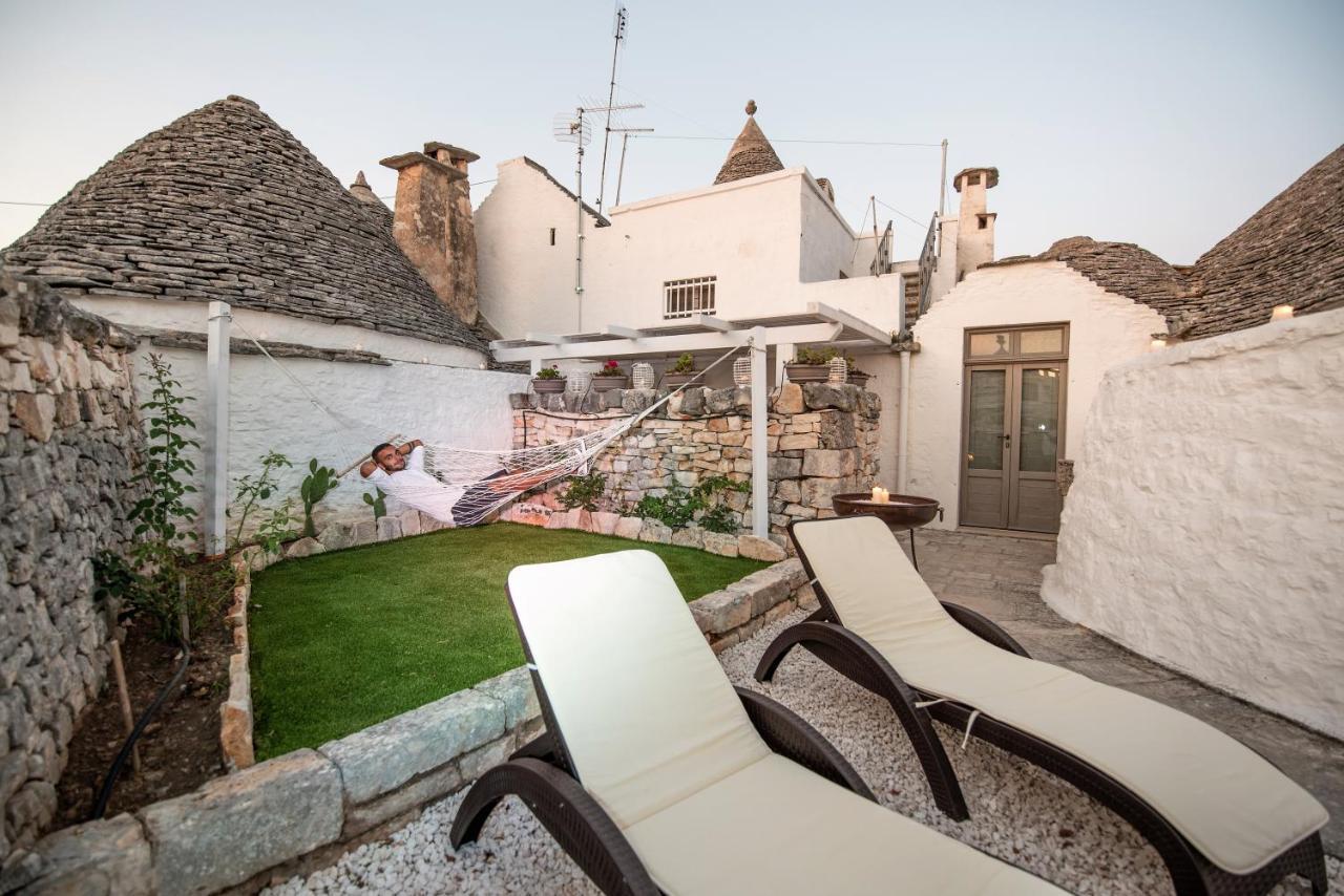 Trulli Holiday Deluxe & Wellness อัลเบโรเบลโล ภายนอก รูปภาพ